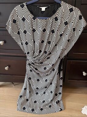DVF Black & White Geometric Twist-Front Women’s Dress